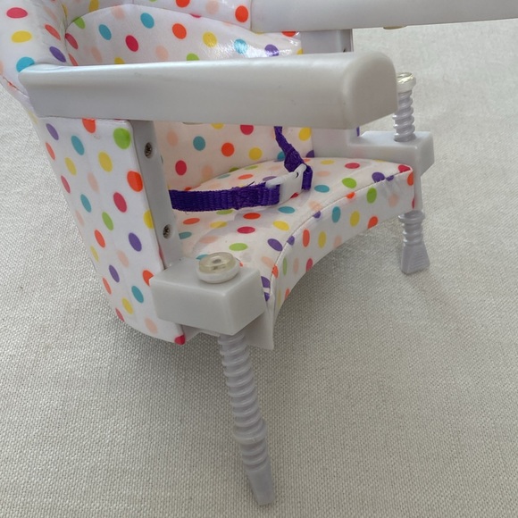 AMERICAN GIRL | Doll Treat Seat - Polka Dot Doll Clip-on Booster Seat - Picture 3 of 16
